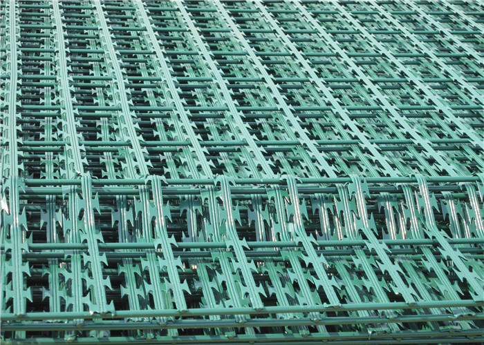Hot Dip High Security Razor Barbed Wire Mesh Panel Fence Razor Wire Mesh Fence Form China Factory
