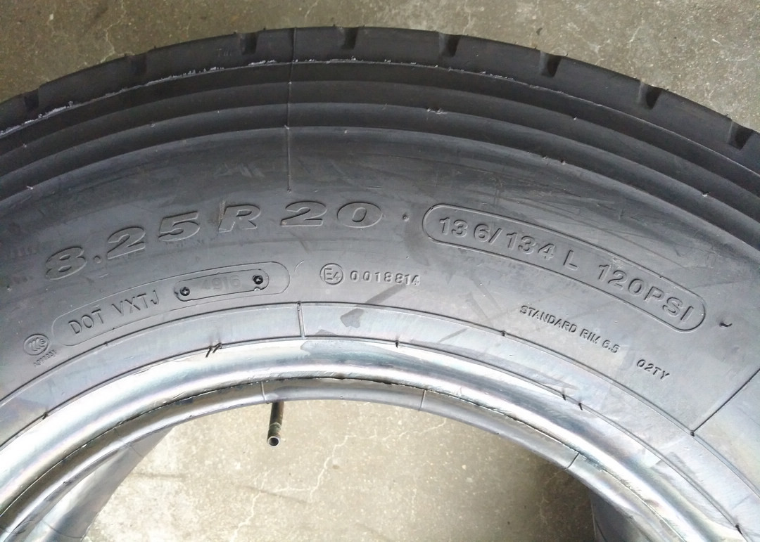 8.25R20 Long Mileage Travel Coach Tires Excellent Grip Performance Black Color