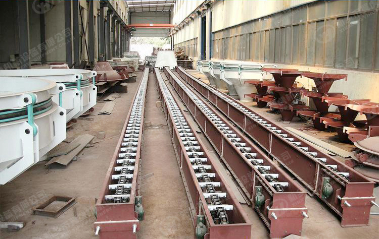 Horizontal coal buried scraper conveyor