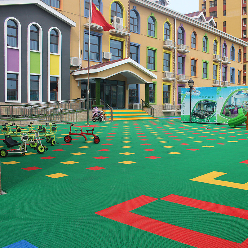 Moisture Proof Outdoor Sports Surfaces Colorful Interlocking No Bulging