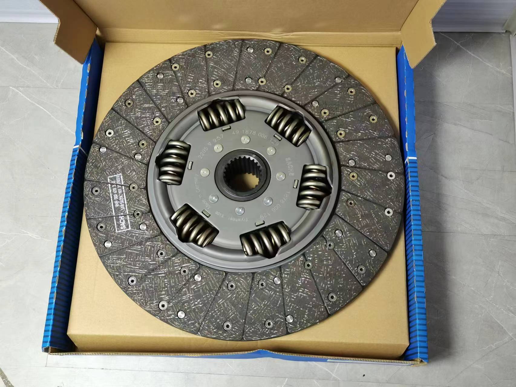 Shacman Genuine Truck Parts Dz91189160210 Clutch Plate with OE NO. Dz91189160210