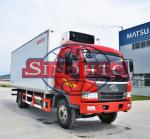 8 - 12 Tons Refrigerated Box Truck , 6 Wheels 4x2 Drive Freezer Box Truck