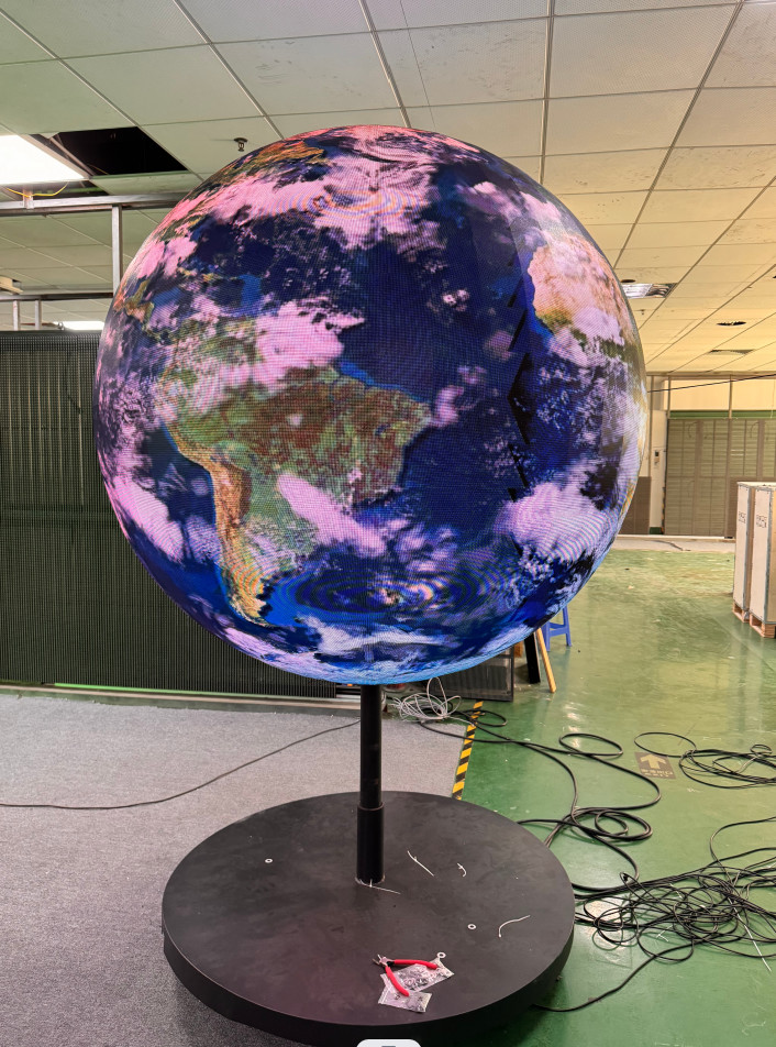 Customized Solution Spherical LED Display 1920Hz For Decoration Environment