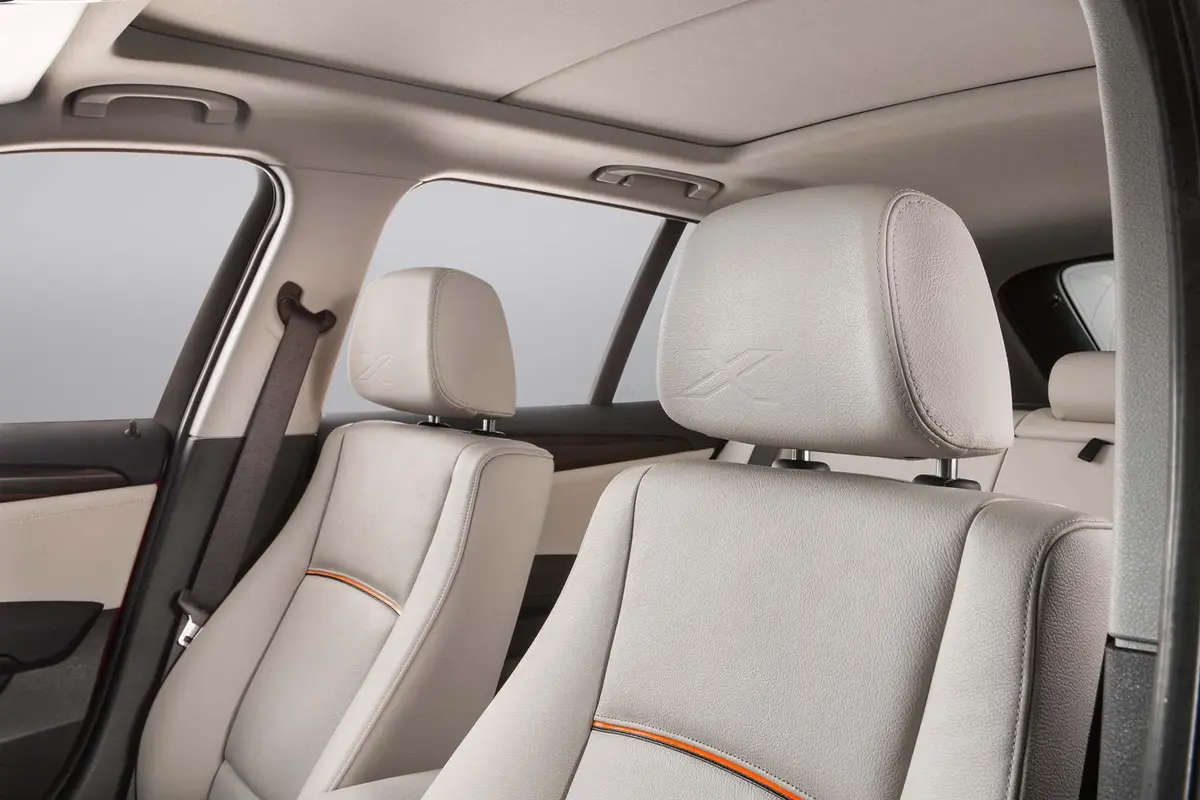 BMW X1 2.0T 204 hp L4 5-Door SUV for Petrol Gas Car Enthusiasts