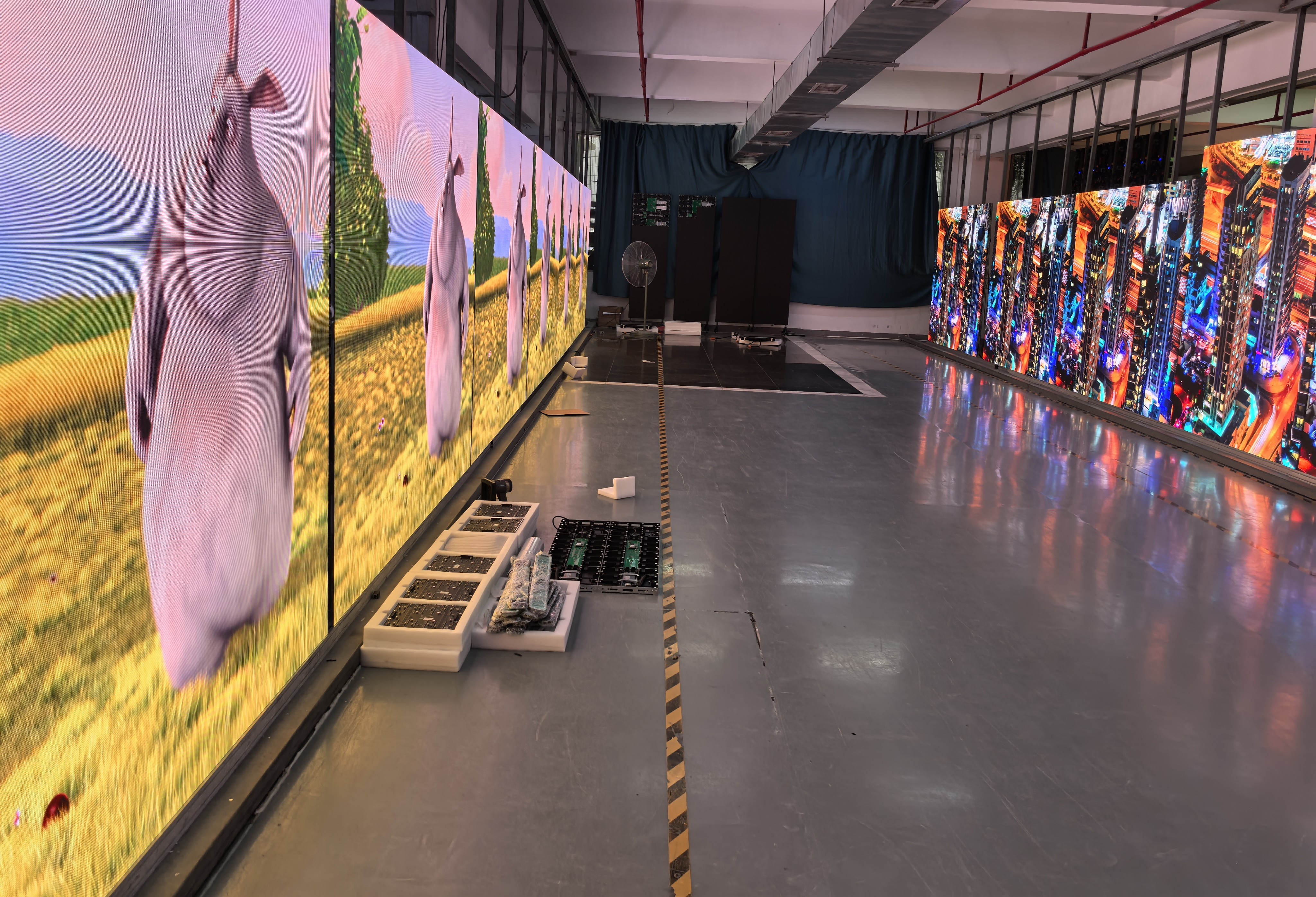 Outdoor Advertising LED Screen 5mm Pixel 1 1 Aspect Ratio 960mm Cabinet Ideal for High Humidity Zones and Prime Advertising