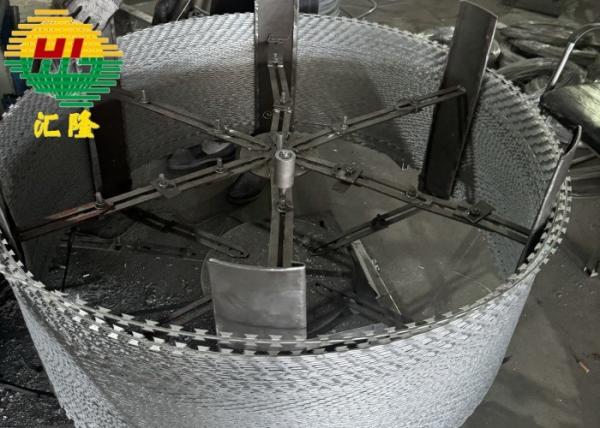 Cheap Galvanized Steel Or Stainless Steel Blade Concertina Barbed Wire BTO16 BTO18 for sale