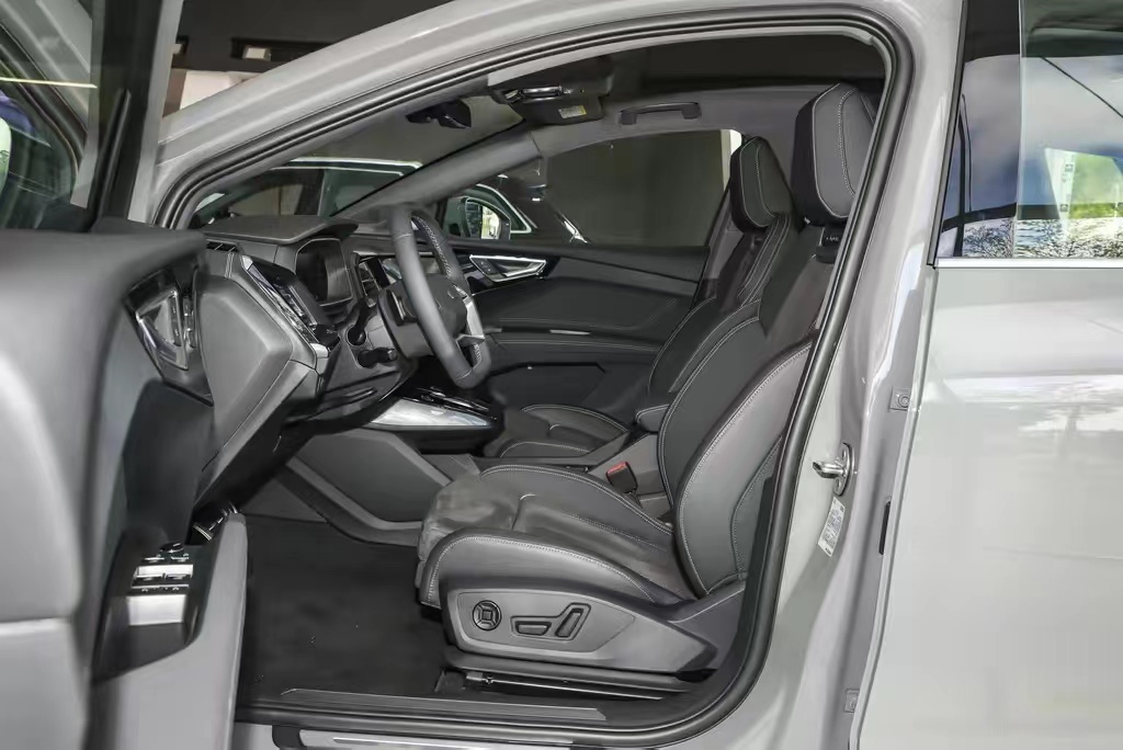 2023 Au-di Q4 40 E-tron Inaugural Version Pure Electric 204 Hp Pure Electric Cruising Range 605km Maximum Speed 160km/h