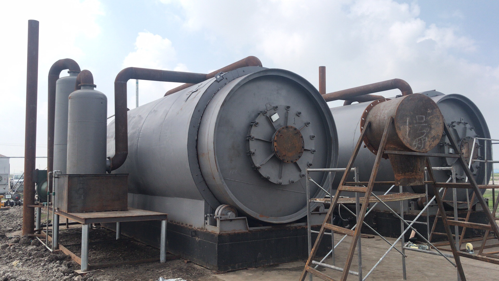 300 Square Meters Area Needed for Waste Tire and Plastic to Fuel Oil Pyrolysis Machine