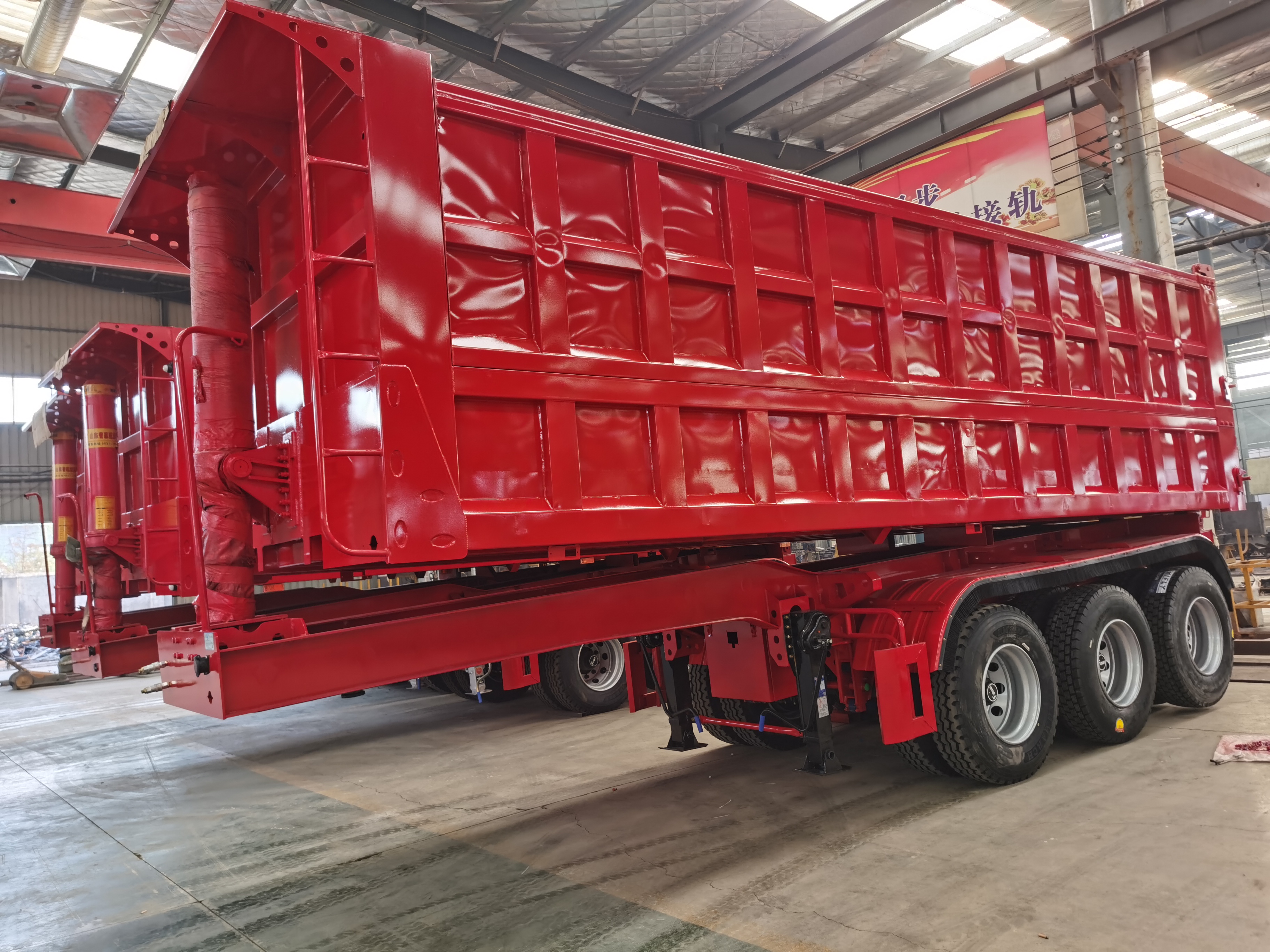 Truck Trailer 40 Cubic Meter Dump Tipper Semi Trailer with JOST or Yahua Landing Gear