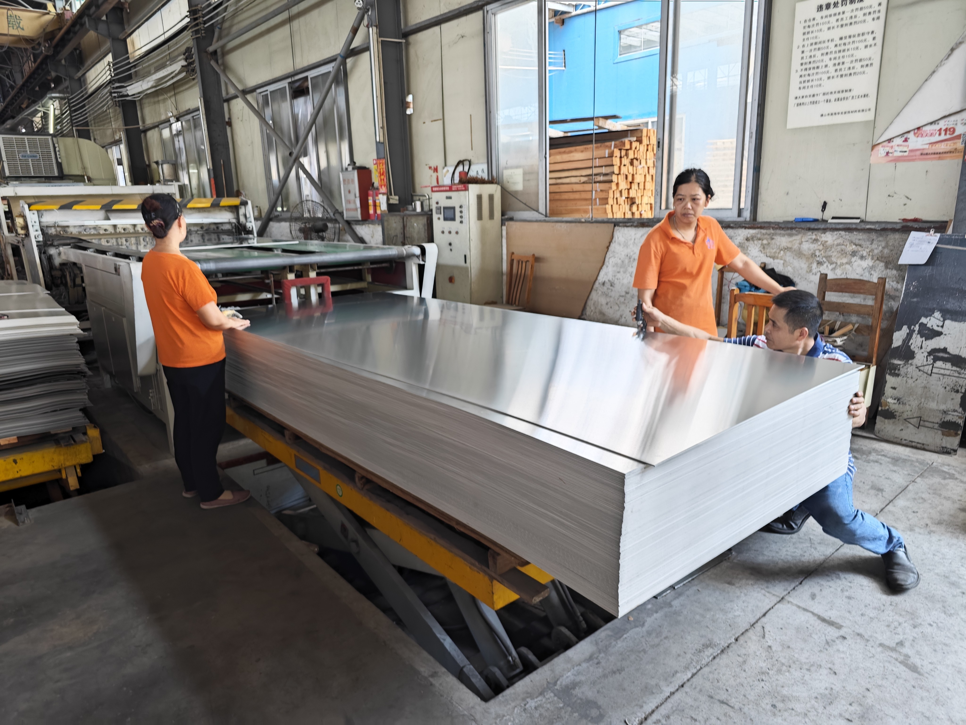 Fire Rated Aluminum Panels 0.3mm Layer Special Effects Surface Customizable Size