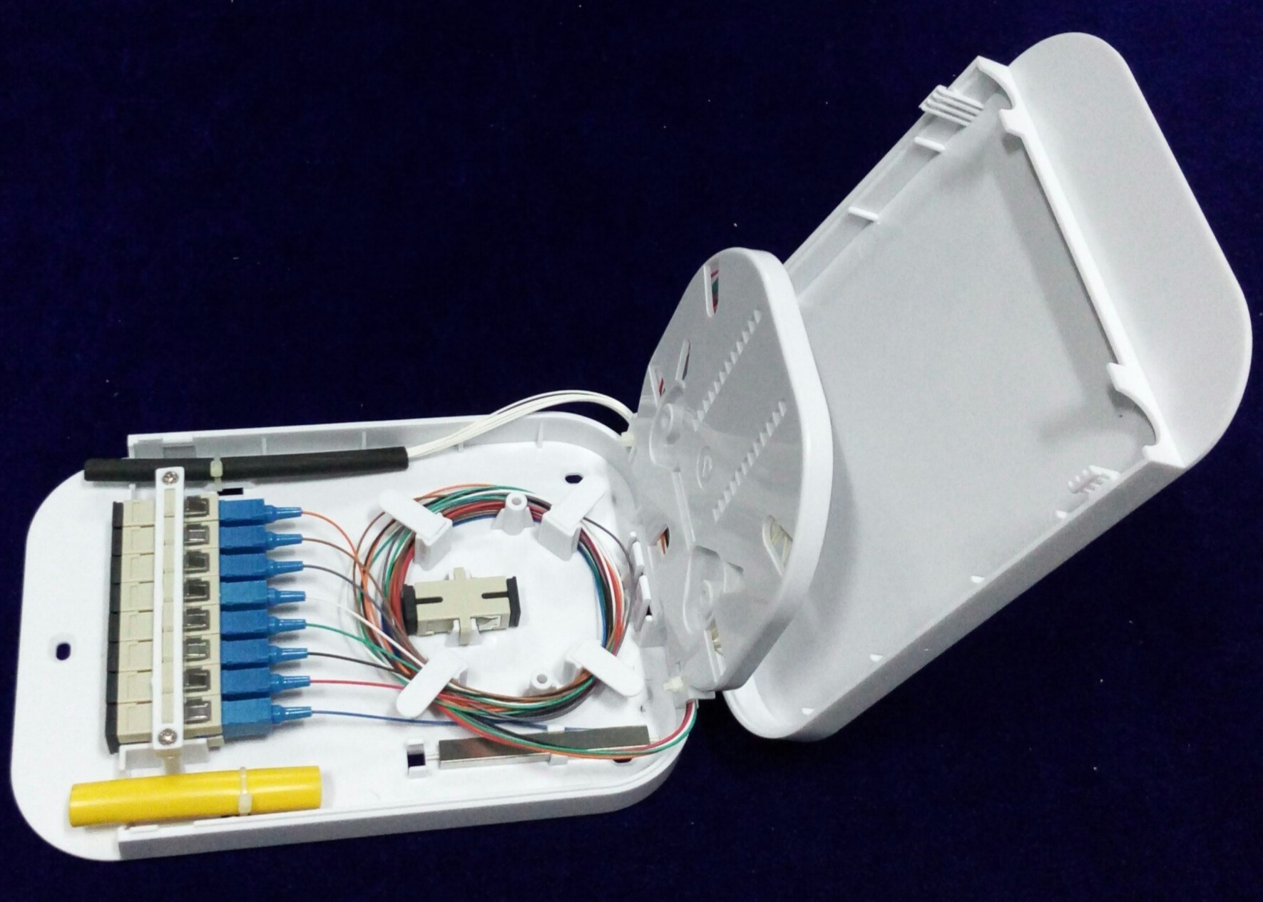 8 Core IP44 FTTH Fiber Optic Terminal Box SC Adapter Wall Mounted