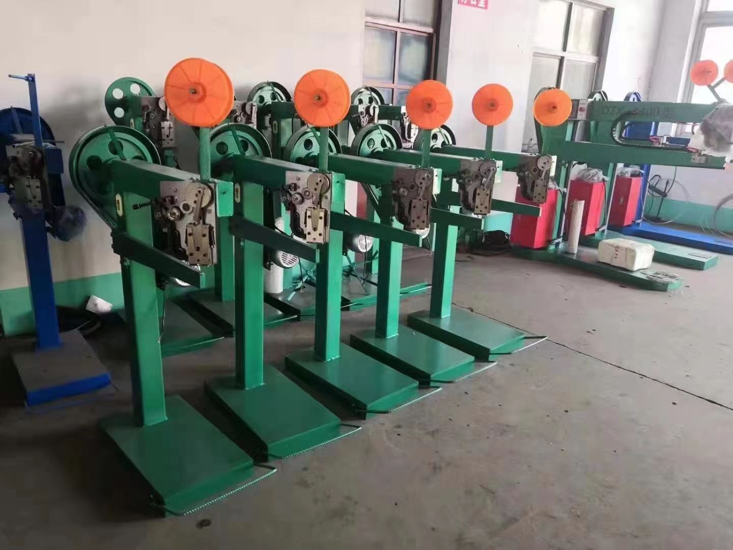 Function Stitching Box Carton Stitching Machine with Long Service Life and Reliability