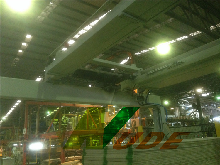 Automatic Loading And Unloading System For Wood Sawing Machine And Milling Machine