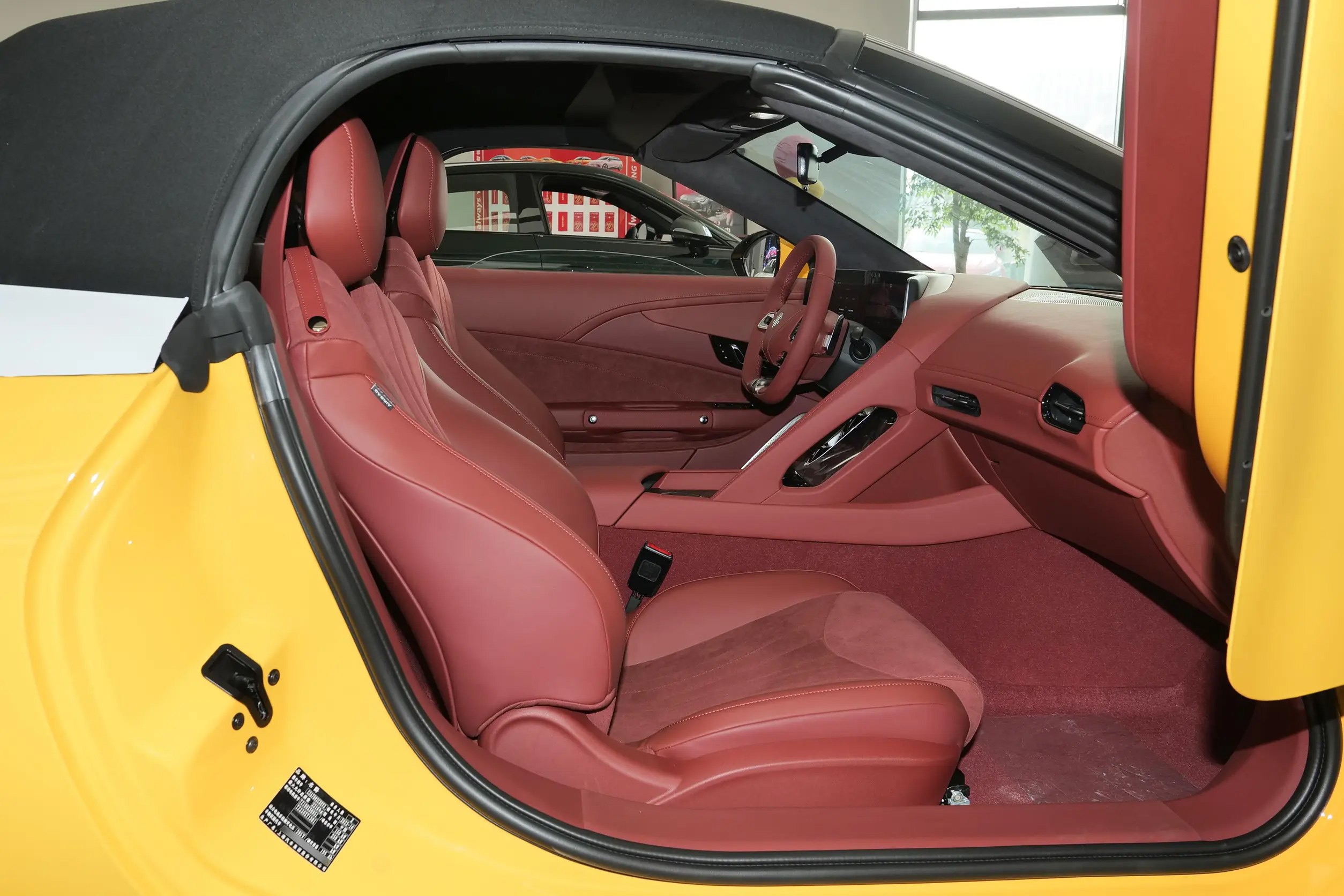Energy Vehicle 2024 MG Cyberster Electric Sport Car 4WD with 580km EV Range and Custom's Requirement WHEELBASE 2690mm