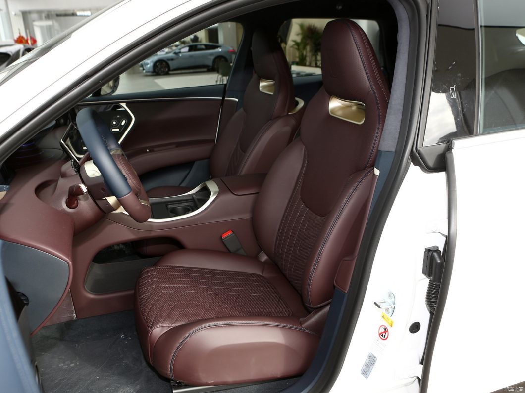 Changan Huawei Avatr 11 High Speed 200km/H Left Hand Electric SUV Car