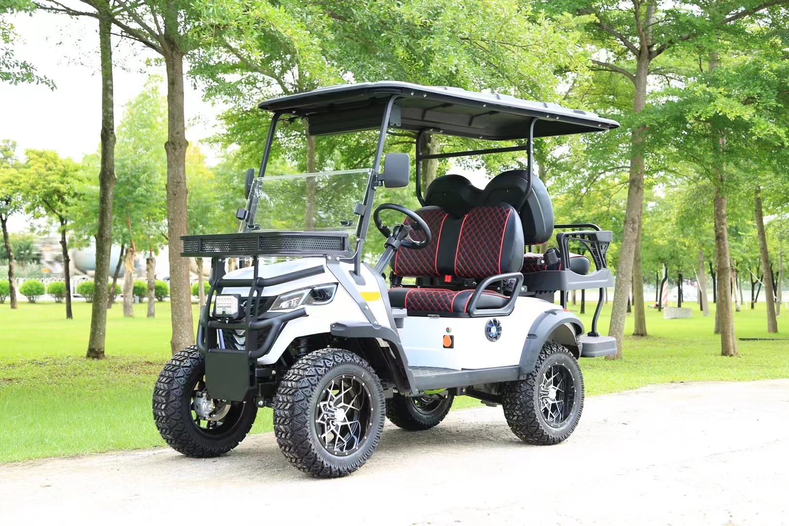 Seats 1-2 Electric Golf Cart Hunting 4 Passenger with 5kw AC Motor and Curb Weight of 400-500kg