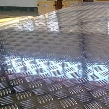 China Supplier Polished Aluminium 5 Bar Tread Plate , Diamond Tread Aluminum Sheet In Silver