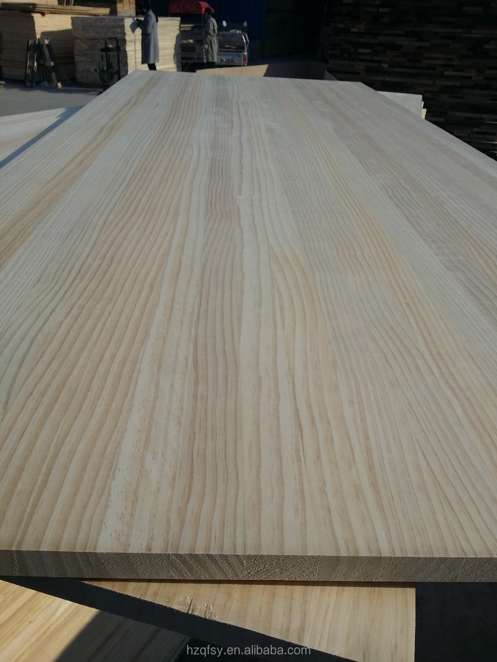 Pine Board Moisture Content 8-12% E0/E1 Environmental Glue Solid Pine Wood Furniture Board