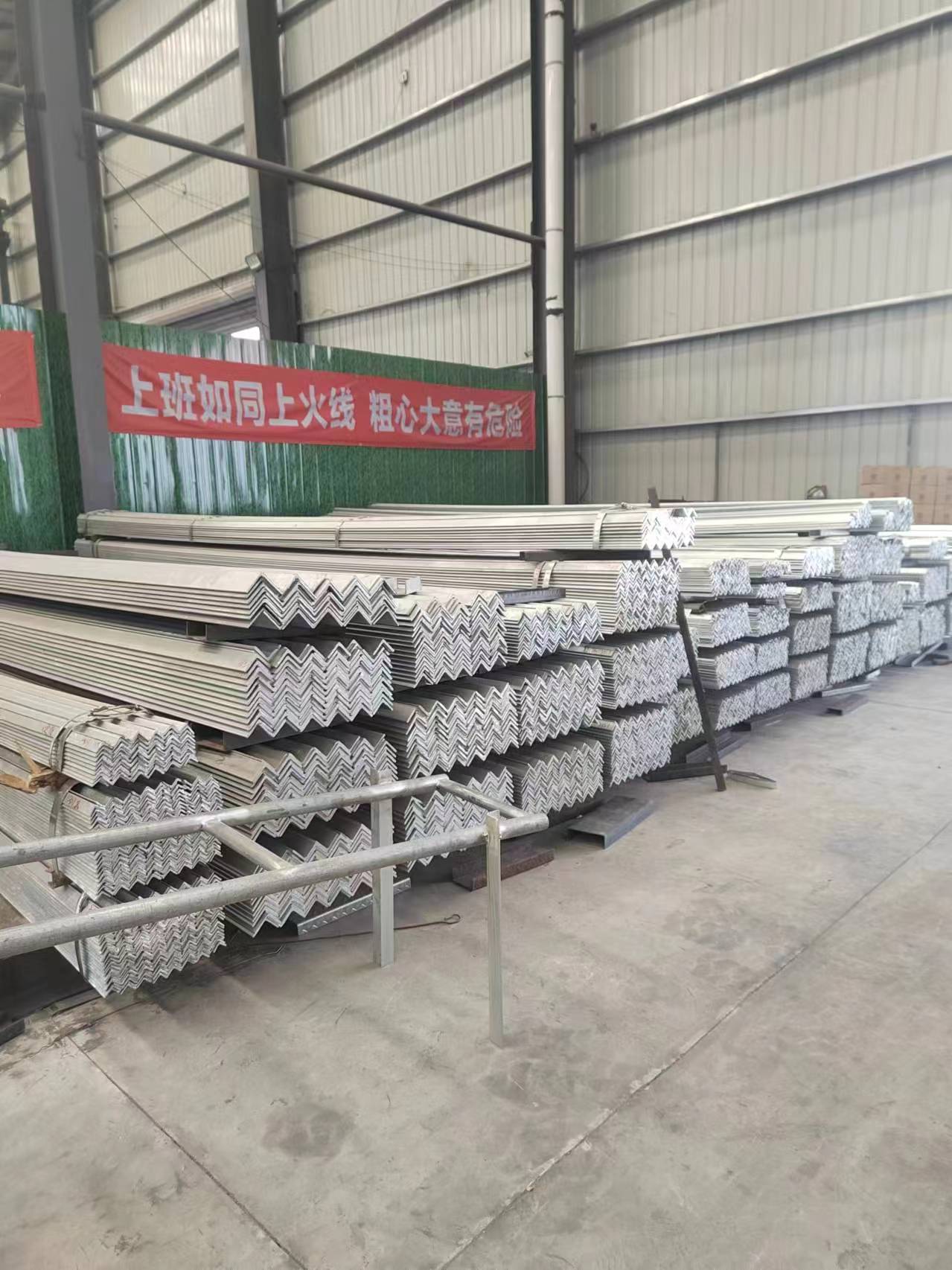 Equal Low Carbon Steel Angle Steel for Building Structures Grade Q195-Q420 Series 56*6mm