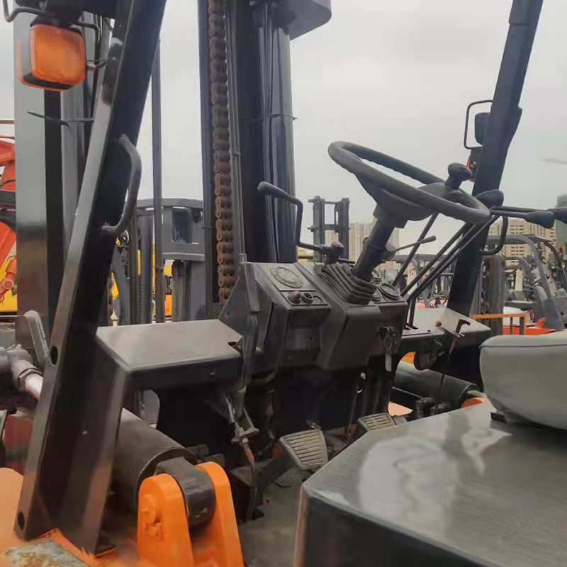 4.5m Lifting Diesel Forklift with Non-slip Off-road Tire and 10ton Capacity