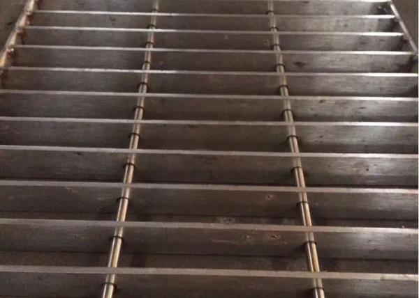 Driveway Road Drainage Catwalk Steel Grating Anti Rust Excellent Bearing