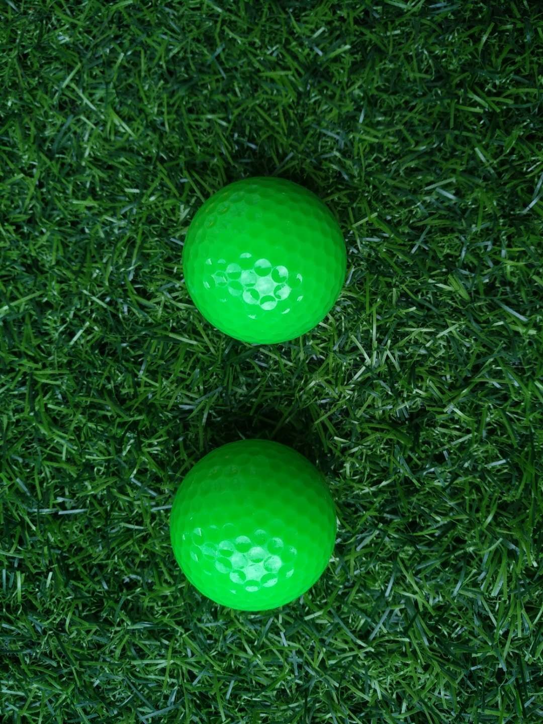 fluorescent golf ball , golf balls , fluorescent golf balls in black light (glow in uv )