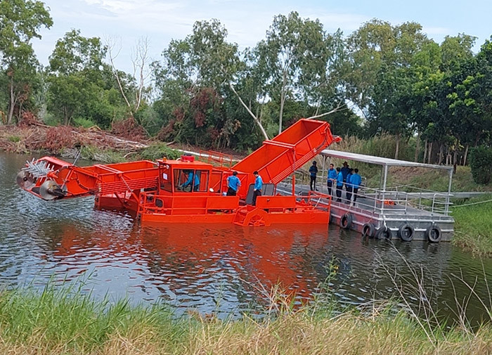 9 Cubic Aquatic Plant Harvester For Sale 5km/h To Collect And Clean River Water Plants