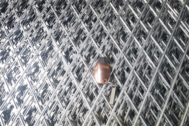 Anti Climb Razor Wire Fence Hot Dipped Gi Diamond Razor Barbed Wire Mesh