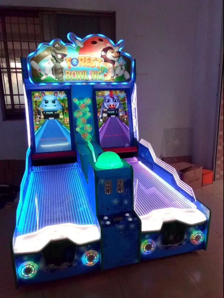 Parents / Kids Bowling Redemption Arcade Machines Wooden Plastic Material