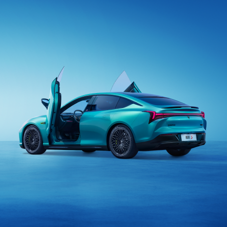 Fuel 100% Electric Neta S 520KM High Speed Sedan Sport EV Car Nezha S Four-Wheel Drive