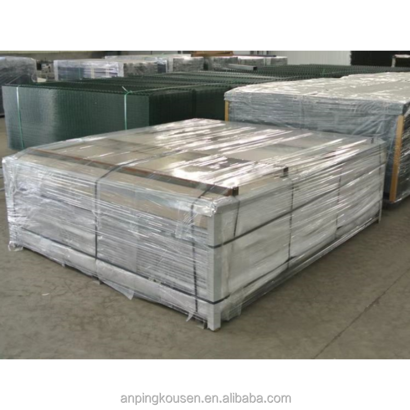 3D Curved Welded Wire Mesh Panel Security Fence with Pressure Treated Heat Treated Wood