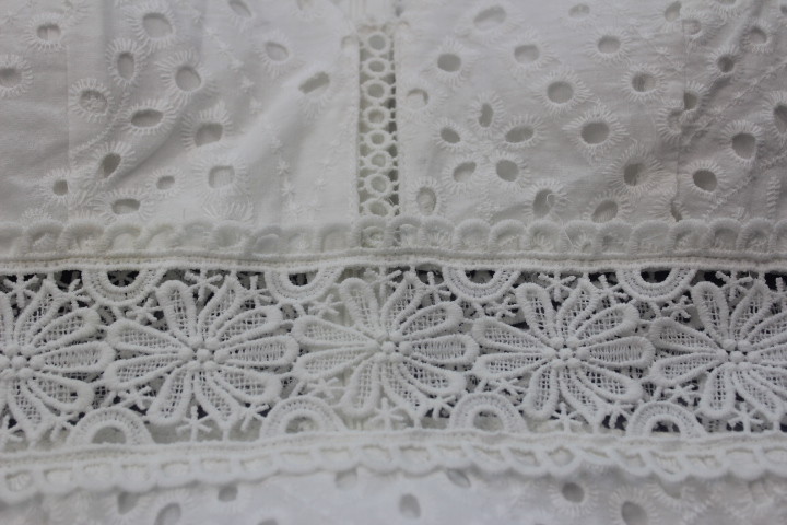 White Custom Womens Dresses / Lace And Embroidered Dress Soft Fabric BS191203