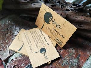 Quality 300gsm Kraft Paper Premium Business Cards With Pantone Printing Recycled Paper wholesale