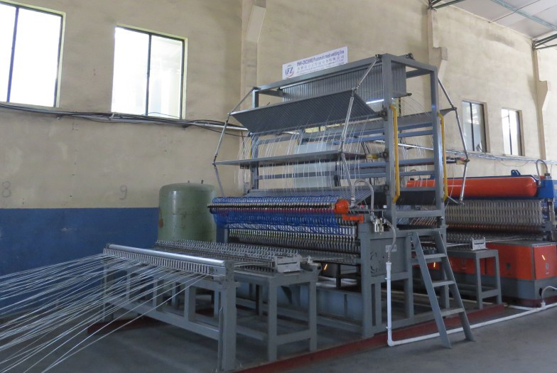 Metal Pneumatic Gi Wire Net Making Machine For Security Fencing