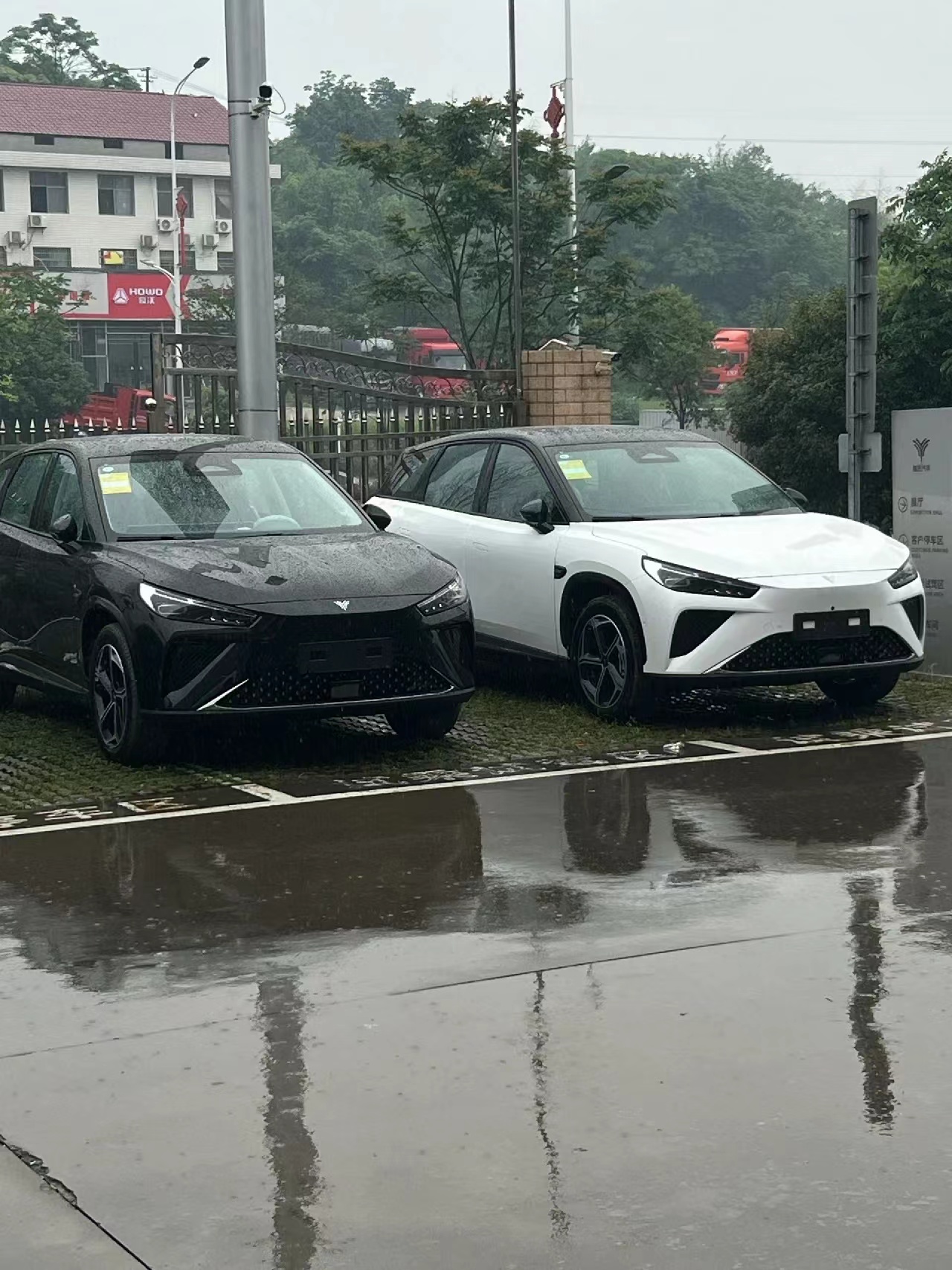 2024 Neta L High Speed Hybrid SUV Extended Range Electric Car 1300km Energy Type Red Cloth Luxury Energy Vehicles EV Car