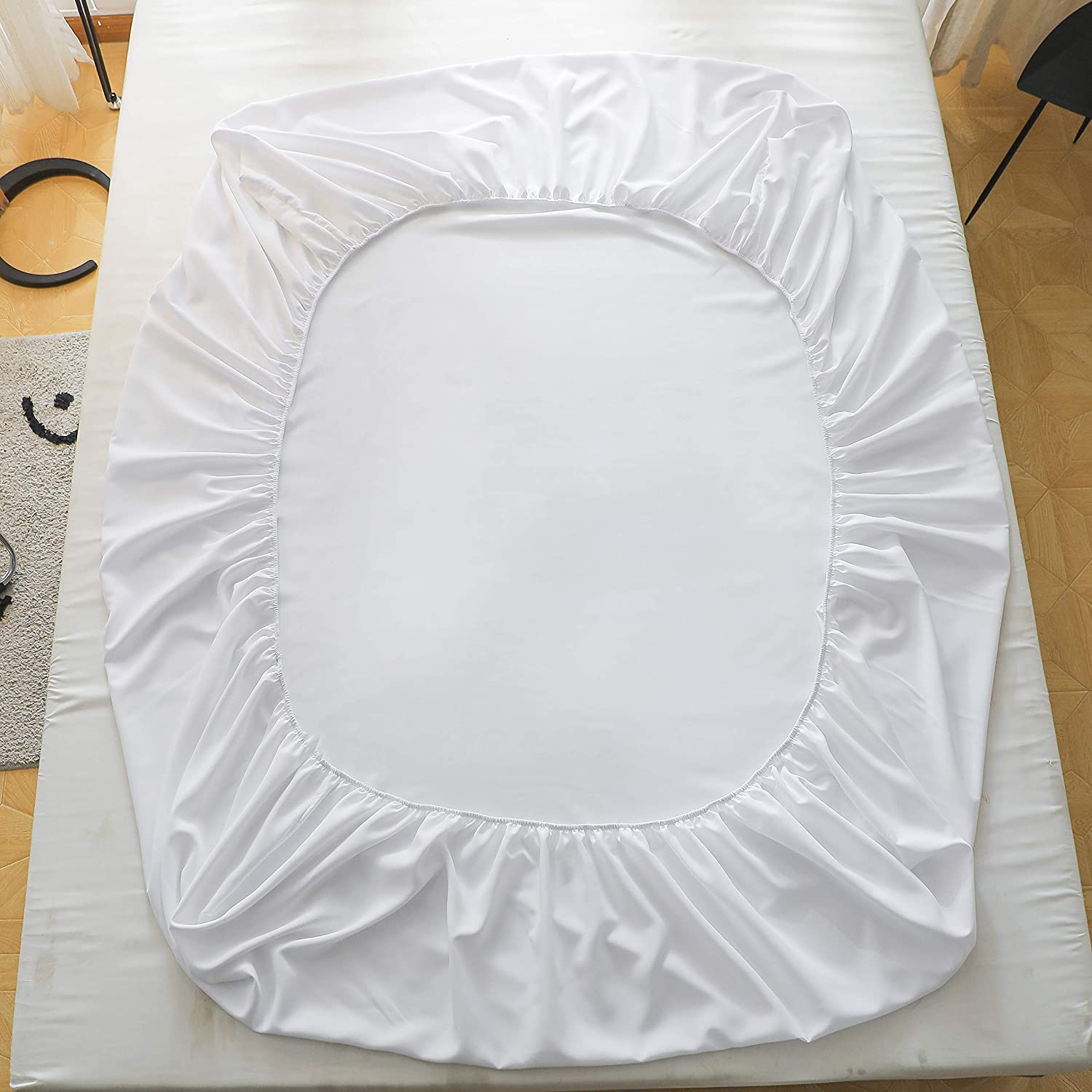Full Size Microfiber Fitted Sheet with 200TC Thread Count and Deep Mattress Pockets