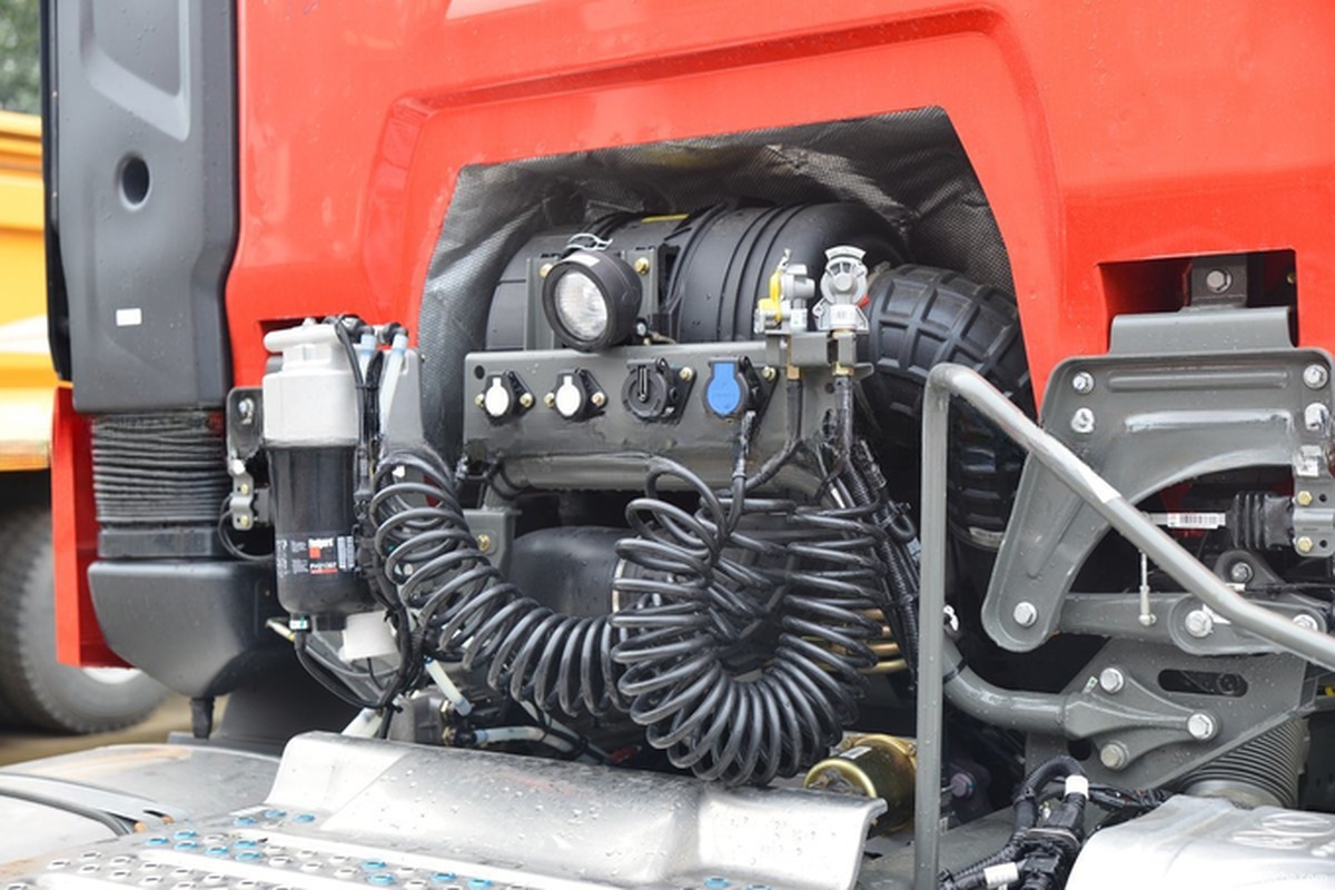 560HP Heavy Sinotruk Special Vehicle SITRAK LHG Powered Trucks With Multimedia System