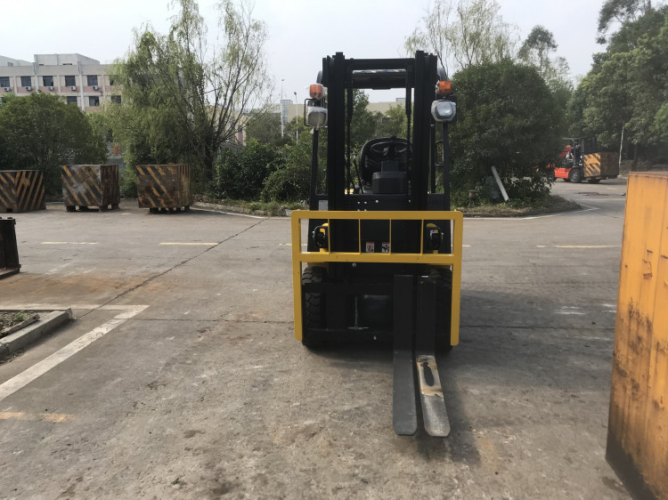 Diesel forklift truck 1.5 ton with 3m lifting height two stage mast