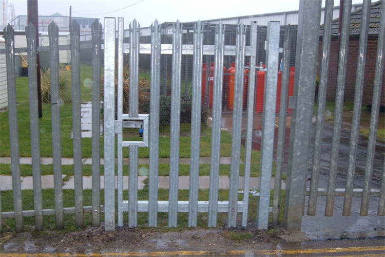 Steel Palisade Fencing Pale 2.4m High 2mm W Triple Point Galvanised