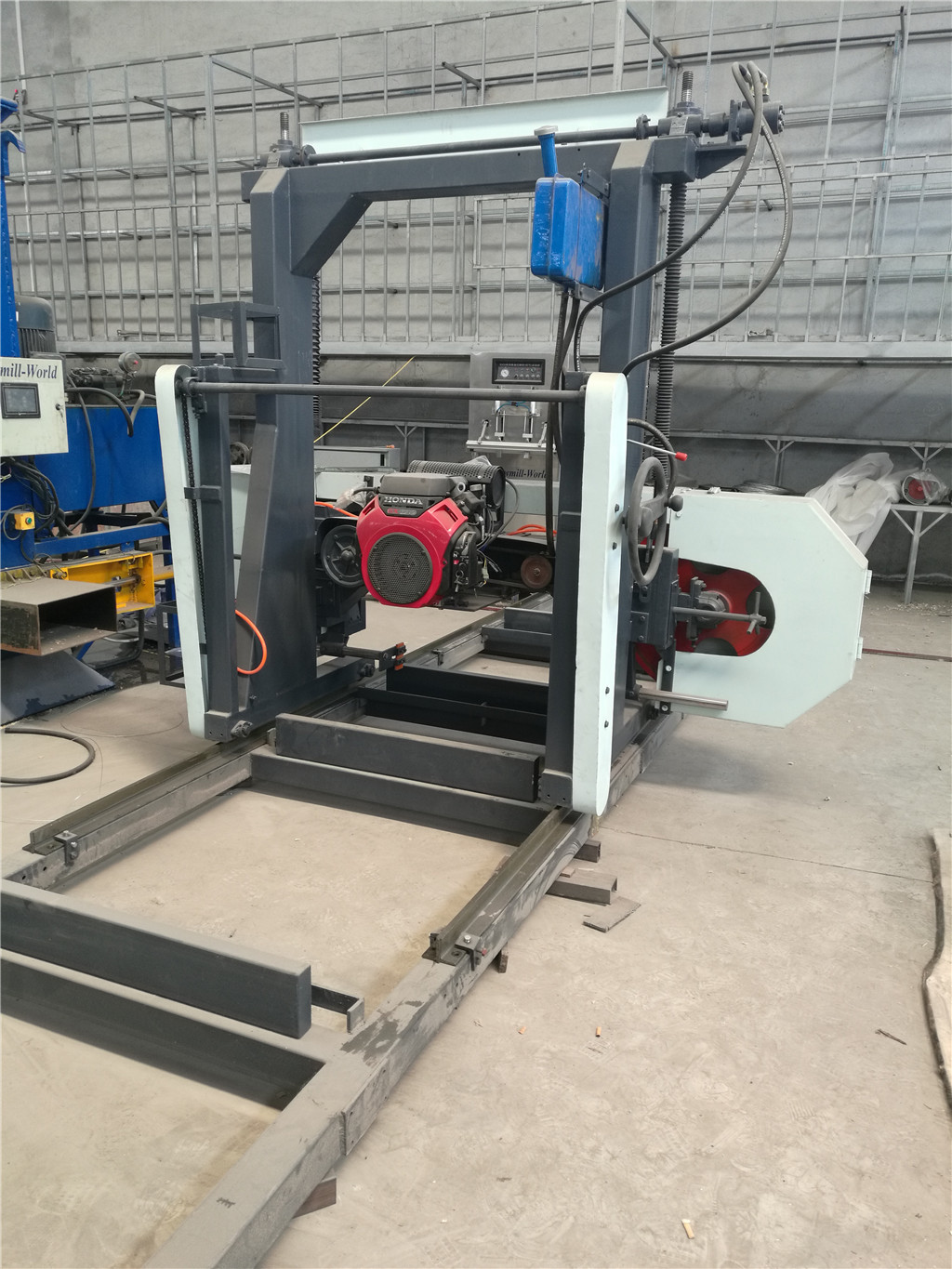 Horizontal wood cutting saws portable saw mills wood working band saws