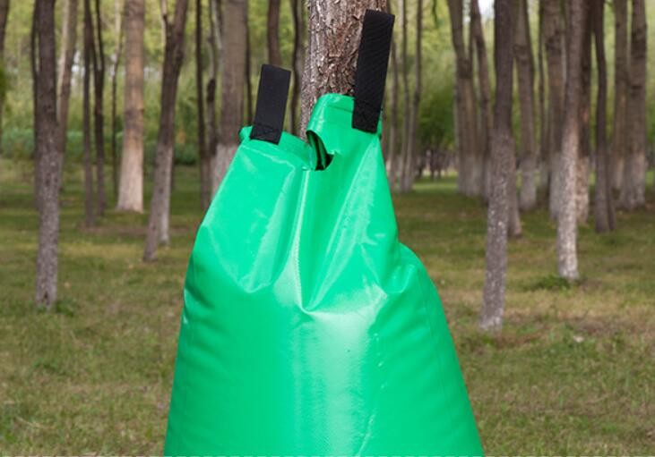 PVC Tarpaulin Tree Watering Bags , 92*84cm Tree Drip Irrigation Bags Self Watering Tree Bags