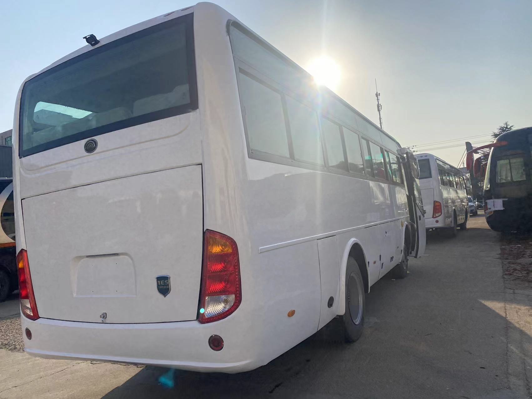 Used Buses 35 Seater Diesel Engine Coach with Euro 3 Emission Standard and Affordable