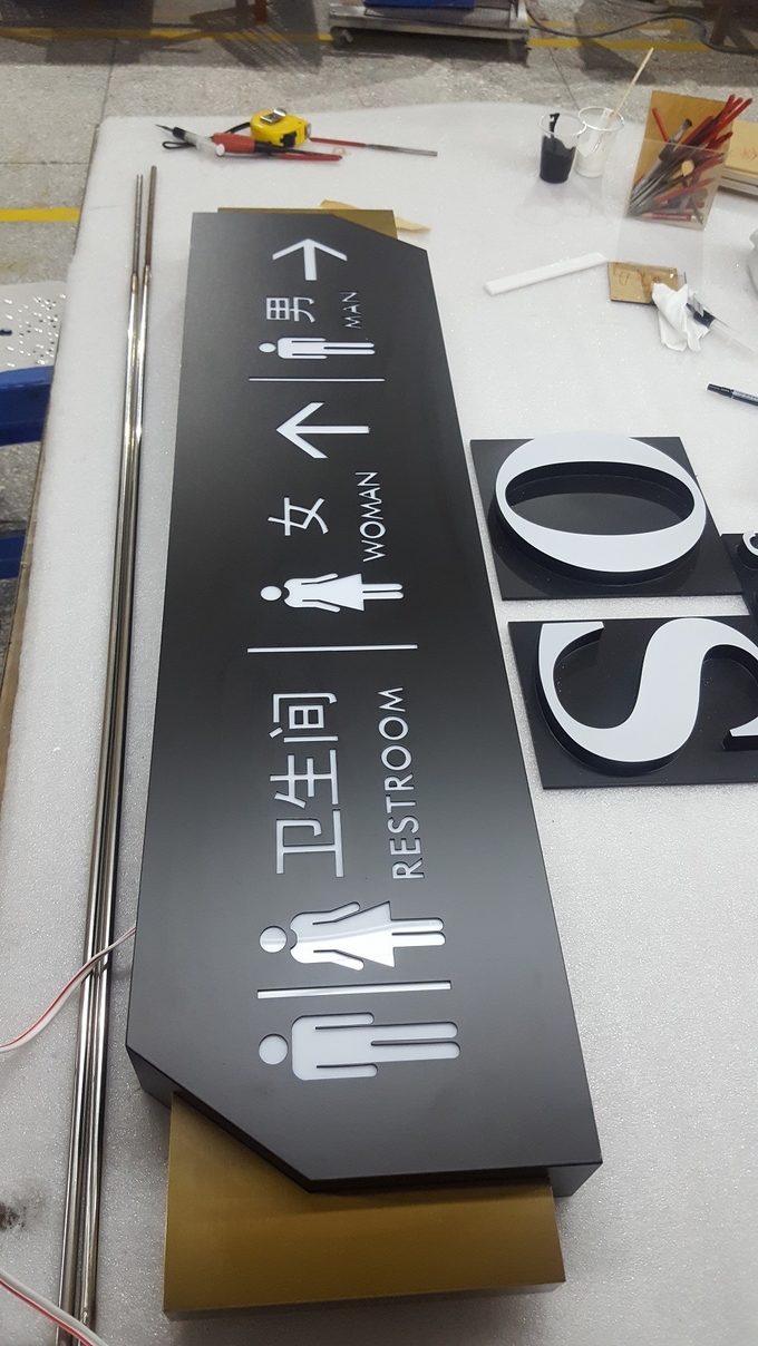 Hotel / Hospital Directional Signage 250*250mm Hanging / Wall Mounted