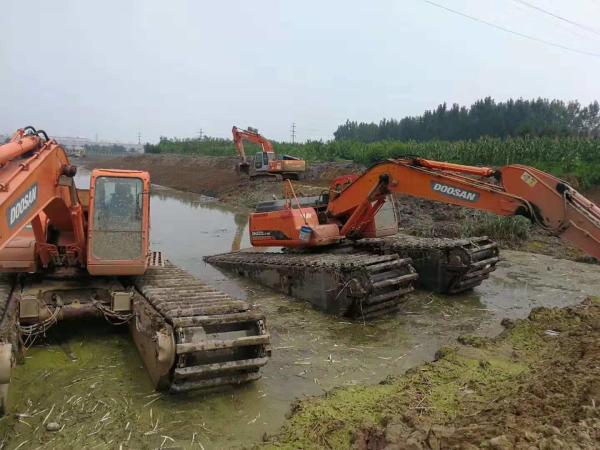 Durable Amphibious Pontoon Upper Excavator Hydraulic Components With Track