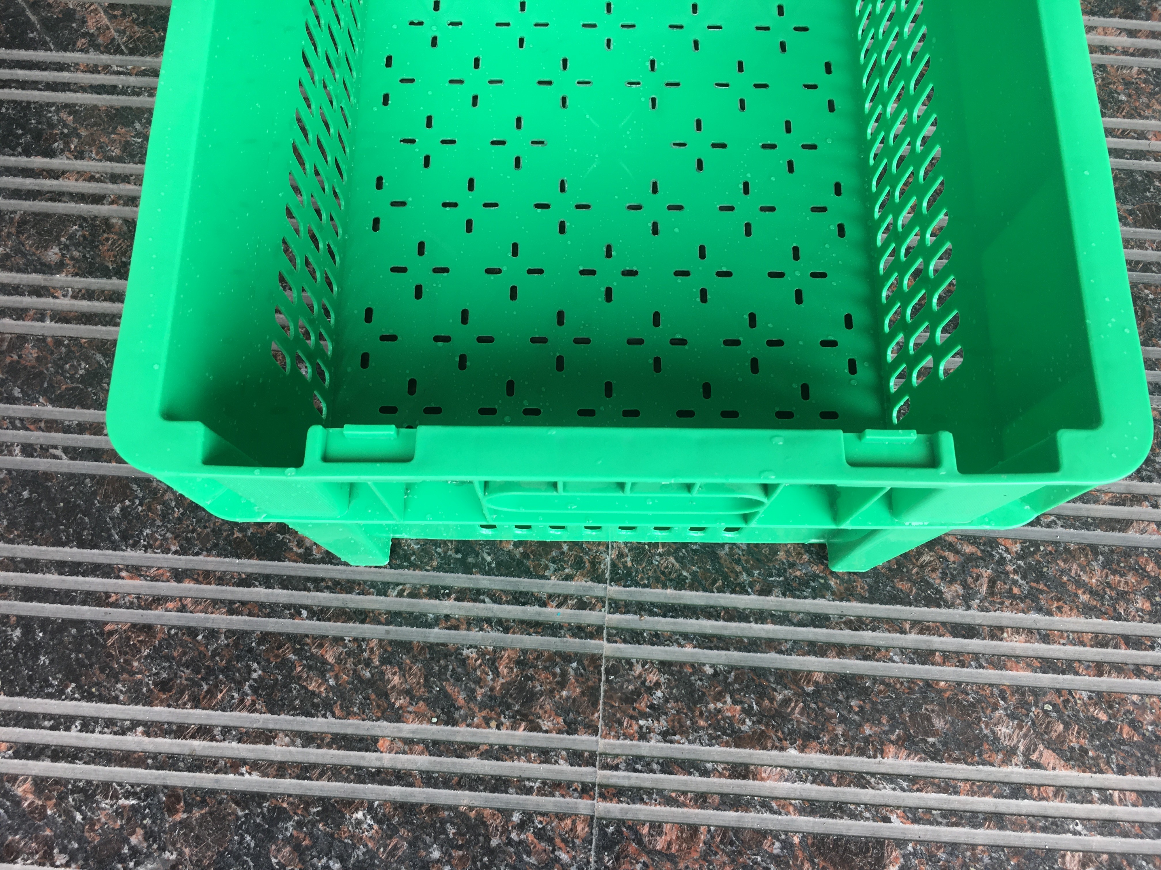 Hygienic 180* Collapsible Plastic Crate Heavy Duty 600 * 400 * 235mm With Lid