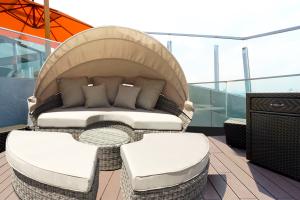 Quality Outdoor Wicker Pool Lounge Chairs Beach Backyard Round Folding Patio Folding wholesale