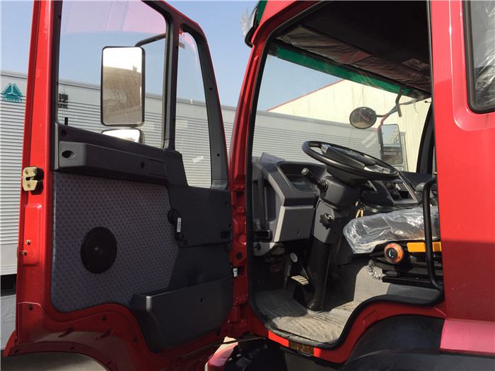 4X2 290HP Commercial Box Truck , Small Commercial Trucks 8 to 20 ton Euro II