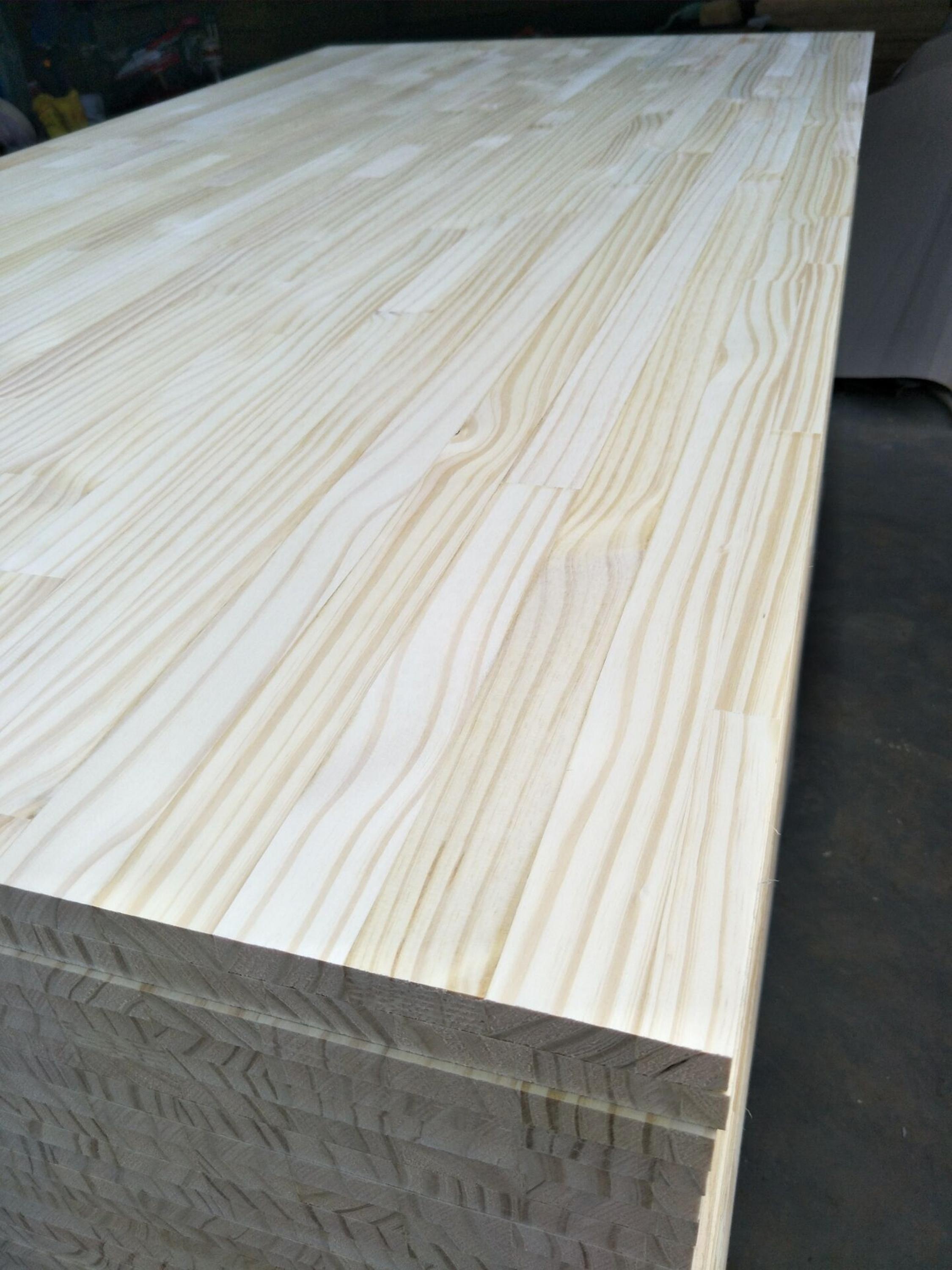 2440*1220mm Moisture Content 8%-12% Solid Wood Decorative Material Pine Board for Your