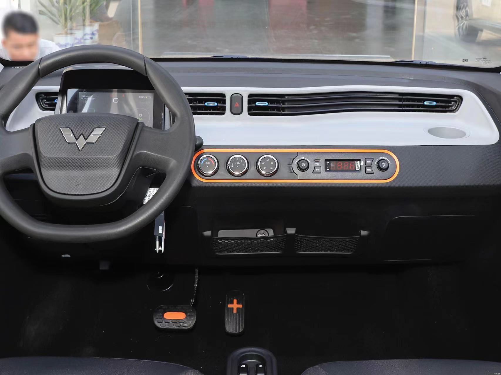 3-door 4-seater hatchback Hongguang MINIEV2022 Free Lithium Iron Phosphate high speed new energy electric