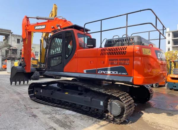 Medium size korea doosan used 30ton construction machinery doosan DX300LC